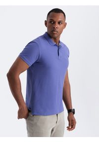 Ombre Clothing - Jednokolorowa koszulka polo męska BASIC z dzianiny pique - fioletowa V12. Okazja: na co dzień. Typ kołnierza: polo. Kolor: fioletowy. Materiał: dzianina. Wzór: haft, aplikacja, jednolity. Styl: sportowy, wizytowy, casual #4