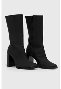 Calvin Klein Jeans botki skórzane HEEL ZIP BOOT LTH WN damskie kolor czarny na słupku YW0YW01113. Kolor: czarny. Materiał: skóra. Obcas: na słupku. Wysokość obcasa: średni #3