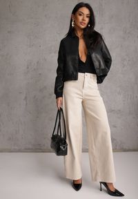 Renee - Czarna Kurtka Przejściowa Typu Bomber Jacket z Imitacji Skóry Izaria. Kolor: czarny. Materiał: skóra. Styl: elegancki #4