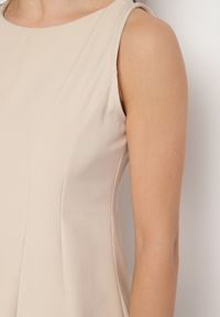 Born2be - Beżowa Rozkloszowana Sukienka Ozdobiona Przeszyciami Evinini. Kolor: beżowy. Wzór: aplikacja. Styl: elegancki, klasyczny #2