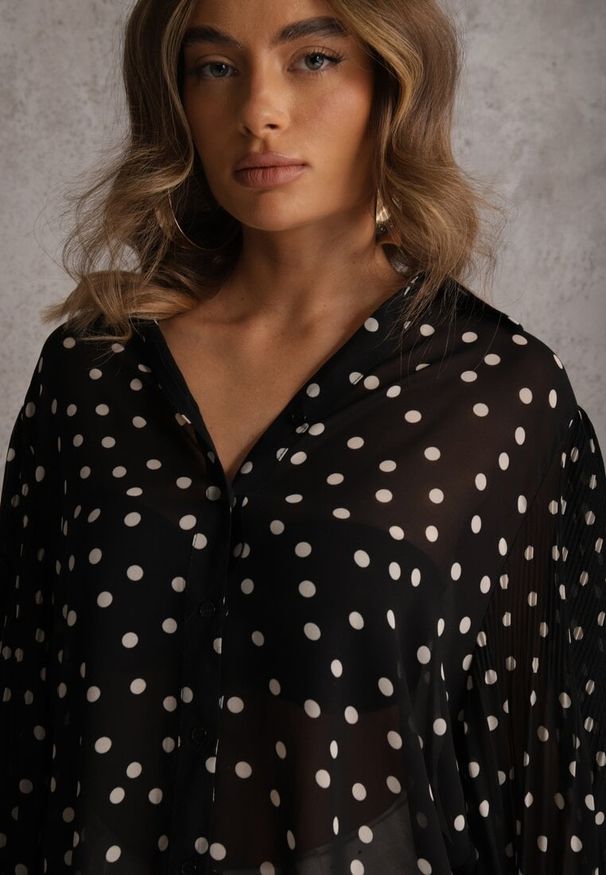 Renee - Czarna Koszula z Wiskozy i Bawełny Zdobiona Groszkami i Plisami na Rękawach Osharus. Okazja: na co dzień. Kolor: czarny. Materiał: bawełna, wiskoza. Wzór: aplikacja, grochy. Styl: casual