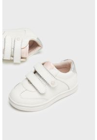 Mayoral buty dziecięce kolor biały. Nosek buta: okrągły. Zapięcie: rzepy. Kolor: biały. Materiał: guma #4