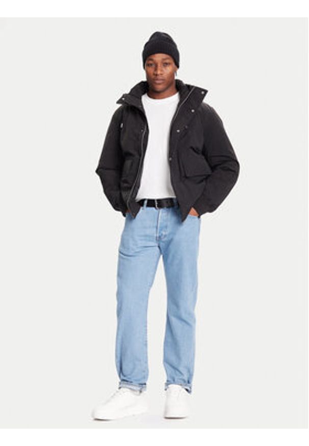 Tommy Jeans Kurtka zimowa DM0DM22032 Czarny Regular Fit. Kolor: czarny. Materiał: syntetyk. Sezon: zima