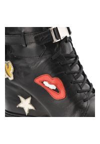 Sneakersy damskie Simen, z ukrytą koturną i ozdobną klamrą, czarne, 9502-Sandro-04. Okazja: na co dzień. Zapięcie: klamry. Kolor: czarny. Materiał: skóra, jeans. Wzór: aplikacja. Obcas: na koturnie. Styl: casual #4