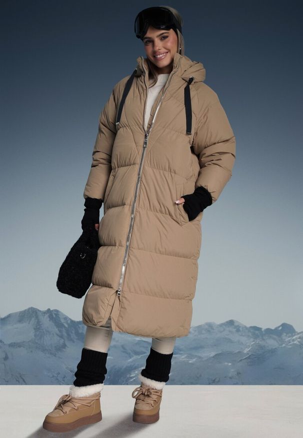 Born2be - Ciemnobeżowa Długa Kurtka Pikowana Płaszcz na Zamek z Kapturem Lesea. Okazja: na co dzień. Typ kołnierza: kaptur. Kolor: beżowy. Materiał: jeans, dzianina. Długość: długie. Styl: elegancki, casual