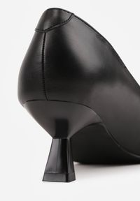 Born2be - Czarne Czółenka Vices na Obcasie Typu Kaczuszka ze Skórzaną Wkładką Naliove. Okazja: na co dzień, na spotkanie biznesowe, do pracy. Kolor: czarny. Materiał: skóra. Obcas: na obcasie. Styl: casual, biznesowy, klasyczny. Wysokość obcasa: średni #7
