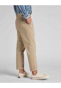 Lee - SPODNIE MĘSKIE LEE TAPERED CHINO SERVICE SAND L70RLD10 #4