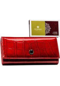 Portfel damski Peterson PTN 72401-CB czerwony. Kolor: czerwony. Materiał: lakier, skóra