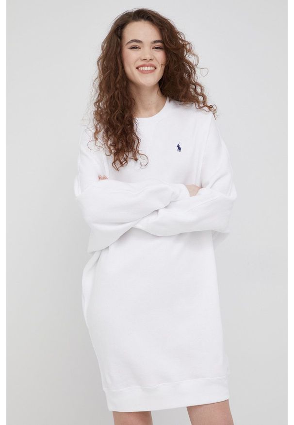 Polo Ralph Lauren sukienka kolor biały mini oversize. Typ kołnierza: polo. Kolor: biały. Materiał: dzianina. Wzór: gładki. Typ sukienki: oversize. Długość: mini