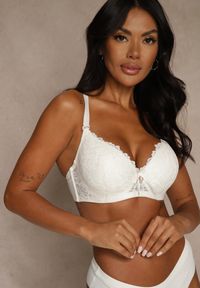 Renee - Jasnobeżowy Biustonosz Ozdobiony Koronką i Kokardką Aqiany. Kolor: beżowy. Materiał: koronka. Wzór: koronka, aplikacja #5