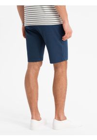 Ombre Clothing - Szorty męskie SLIM FIT ze strukturalnej dzianiny – granatowe V1. Okazja: na co dzień. Kolor: niebieski. Materiał: dzianina. Wzór: jednolity. Styl: klasyczny, wakacyjny, sportowy, casual #6