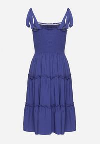 Born2be - Granatowa Rozkloszowana Sukienka z Wiskozą na Wiązanych Ramiączkach Aralisse. Okazja: na co dzień. Typ kołnierza: dekolt kwadratowy. Kolor: niebieski. Materiał: wiskoza. Długość rękawa: na ramiączkach. Typ sukienki: rozkloszowane. Styl: casual, klasyczny #5