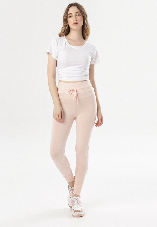 Born2be - Jasnoróżowe Legginsy Aurashi. Stan: podwyższony. Kolor: różowy. Materiał: dzianina. Długość: krótkie