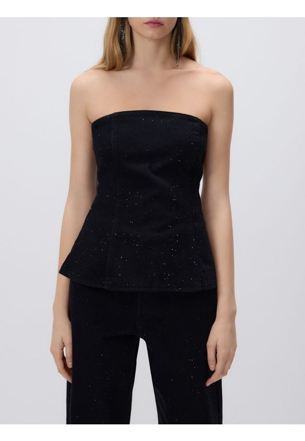 Reserved - Bluzka z błyszczącą aplikacją - czarny. Kolor: czarny. Materiał: bawełna, tkanina. Wzór: aplikacja