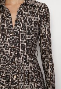 Born2be - Brązowa Sukienka Koszulowa w Mozaikowy Wzór z Wiązanym Paskiem Sailise. Okazja: na co dzień. Kolor: brązowy. Materiał: skóra. Typ sukienki: koszulowe. Styl: casual, elegancki #3