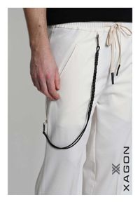 Xagon Spodnie | P26032 ZXAG92 | Mężczyzna | Kremowy. Okazja: na co dzień. Kolor: kremowy. Materiał: wiskoza, elastan, poliester. Długość: długie. Styl: elegancki, casual, klasyczny, sportowy #8