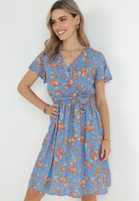 Born2be - Niebieska Sukienka Midi z Wiskozy z Gumką w Talii i Krótkim Rękawem Jodys. Kolor: niebieski. Materiał: wiskoza. Długość rękawa: krótki rękaw. Długość: midi #5