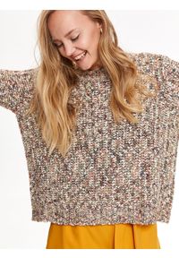 TOP SECRET - Luźny sweter z metalizowaną nicią. Okazja: na co dzień. Kolor: beżowy. Materiał: dzianina, jeans. Wzór: melanż, aplikacja. Sezon: zima, jesień. Styl: casual #6