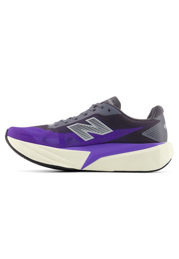 Buty unisex New Balance FuelCell Rebel v5 MFCX4KU – fioletowe. Kolor: fioletowy. Materiał: syntetyk, materiał, guma. Szerokość cholewki: normalna. Wzór: geometria. Sport: bieganie, fitness
