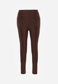 Born2be - Brązowe Spodnie z Gumką w Talii Dopasowane z Wysokim Stanem Trevona. Okazja: na co dzień. Stan: podwyższony. Kolekcja: plus size. Kolor: brązowy. Styl: casual, elegancki #5