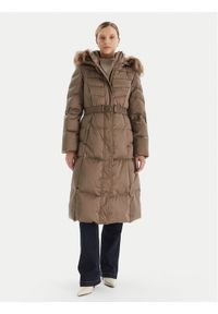 Guess Płaszcz zimowy W5BL29 W2802 Brązowy Regular Fit. Kolor: brązowy. Materiał: syntetyk. Sezon: zima