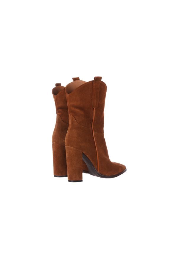 Botki Bayla-195 OZ-7337 Chestnut Suede 195018, Brąz, Skóra naturalna. Okazja: na co dzień. Zapięcie: bez zapięcia. Kolor: brązowy. Materiał: skóra. Szerokość cholewki: normalna. Obcas: na obcasie. Styl: casual, klasyczny. Wysokość obcasa: średni