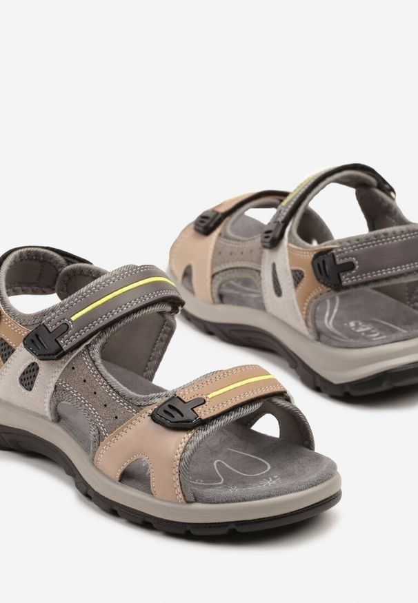 Born2be - Szaro-Brązowe Sandały Vices Sportowe z Zapięciem na Rzepy Elliame. Okazja: na spacer. Zapięcie: rzepy. Kolor: szary. Materiał: materiał. Sezon: lato. Styl: sportowy