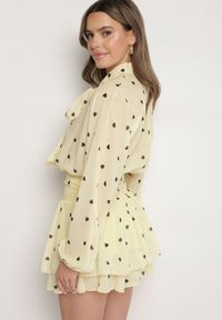 Born2be - Żółta Rozkloszowana Sukienka z Rękawami Typu Nietoperz i Wiązaniem Miriviela. Okazja: na co dzień. Kolor: żółty. Materiał: jeans. Typ sukienki: proste. Styl: casual, klasyczny #5
