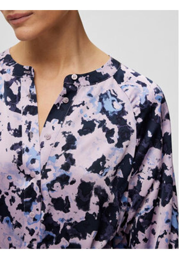 Selected Femme Sukienka codzienna 16088098 Fioletowy Regular Fit. Okazja: na co dzień. Kolor: fioletowy. Materiał: wiskoza. Typ sukienki: proste. Styl: casual