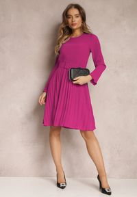 Renee - Ciemnofioletowa Sukienka Plisowana z Paskiem Phile. Kolor: fioletowy. Długość rękawa: długi rękaw. Styl: klasyczny. Długość: mini #1