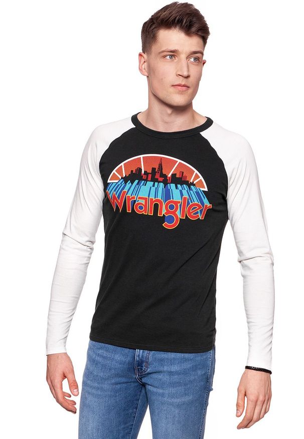 Wrangler - LONGSLEEVE WRANGLER RAGLAN GRAPHIC TEE JET SET W7B80FKOJ 112131551. Długość rękawa: długi rękaw. Wzór: nadruk