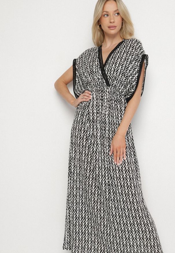 Born2be - Czarno-Biała Bawełniana Sukienka Rozkloszowana z Koronkowymi Wstawkami Laniwena. Kolor: czarny. Materiał: koronka, bawełna. Sezon: lato