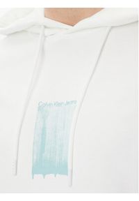 Calvin Klein Jeans Bluza Brush Stroke J30J327525 Biały Regular Fit. Kolor: biały. Materiał: bawełna