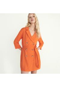 Reserved - Sukienka o kroju marynarki - Pomarańczowy. Kolor: pomarańczowy