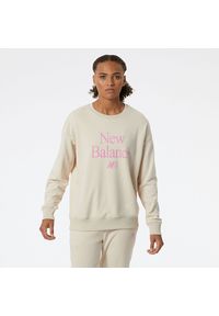 Bluza New Balance WT21508CTU – beżowa. Kolor: beżowy. Materiał: bawełna, poliester, prążkowany, materiał, dresówka. Wzór: nadruk, napisy #1