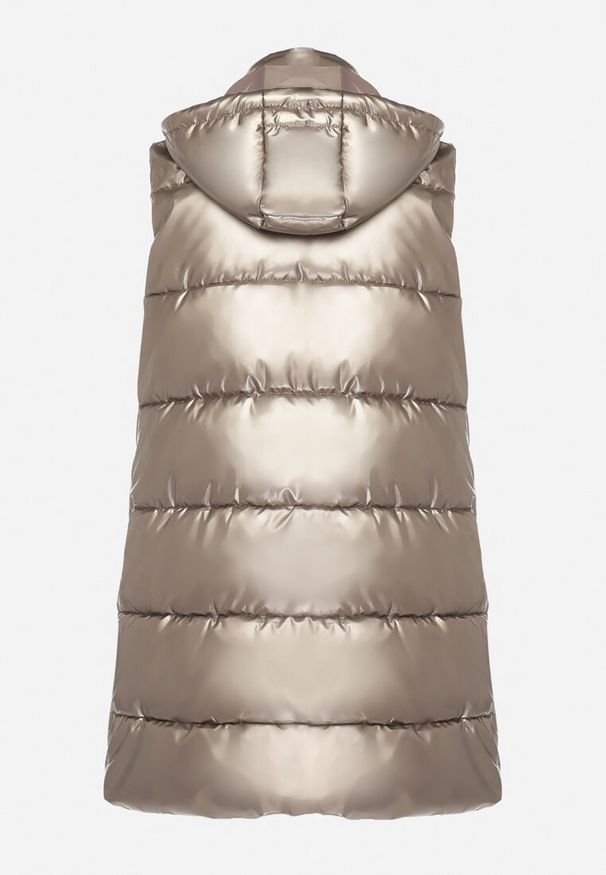 Born2be - Brązowo-Złota Długa Kamizelka Pikowana z Kapturem Agelie. Typ kołnierza: kaptur. Kolor: brązowy. Długość: długie. Wzór: aplikacja