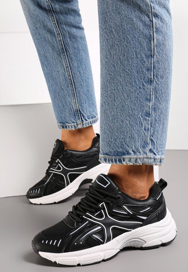 Renee - Czarne Sneakersy na Grubej Podeszwie z Wstawkami Debuga. Kolor: czarny