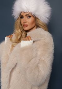 Renee - Beżowa Futerkowa Kurtka o Krótszym Kroju z Kieszeniami i Zapięciem na Haftkę Tililda. Okazja: na co dzień. Kolor: beżowy. Materiał: jeans, futro. Długość: krótkie. Styl: casual #6