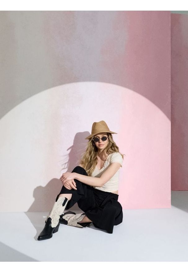 Sinsay - Wiskozowe spodnie wide leg - czarny. Kolor: czarny. Materiał: wiskoza