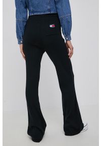 Tommy Jeans spodnie damskie kolor czarny gładkie. Stan: podwyższony. Kolor: czarny. Materiał: materiał, dzianina, wiskoza. Wzór: gładki