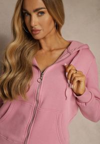 Renee - Ciemnoróżowa Bluza z Kapturem Zapinana na Suwak Bastian. Okazja: na co dzień. Typ kołnierza: kaptur. Kolor: różowy. Materiał: polar. Długość rękawa: długi rękaw. Długość: długie. Sezon: zima, jesień. Styl: casual #3