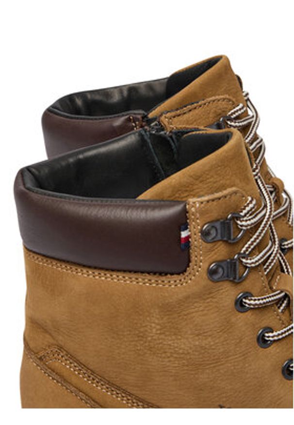 TOMMY HILFIGER - Tommy Hilfiger Trapery Flex Th Outdoor W Nbk Boot FM0FM05563 Brązowy. Kolor: brązowy. Materiał: nubuk, skóra