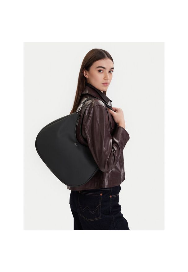 Torebka Lacoste. Kolor: czarny