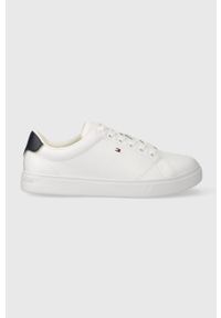TOMMY HILFIGER - Tommy Hilfiger sneakersy skórzane ESSENTIAL COURT SNEAKER kolor biały FW0FW07427. Nosek buta: okrągły. Zapięcie: sznurówki. Kolor: biały. Materiał: skóra