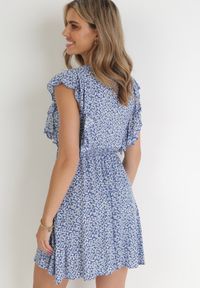 Born2be - Niebieska Sukienka Neamelia. Typ kołnierza: dekolt w serek. Kolor: niebieski. Materiał: wiskoza. Długość rękawa: bez rękawów. Wzór: kwiaty, nadruk. Sezon: lato. Styl: klasyczny #2