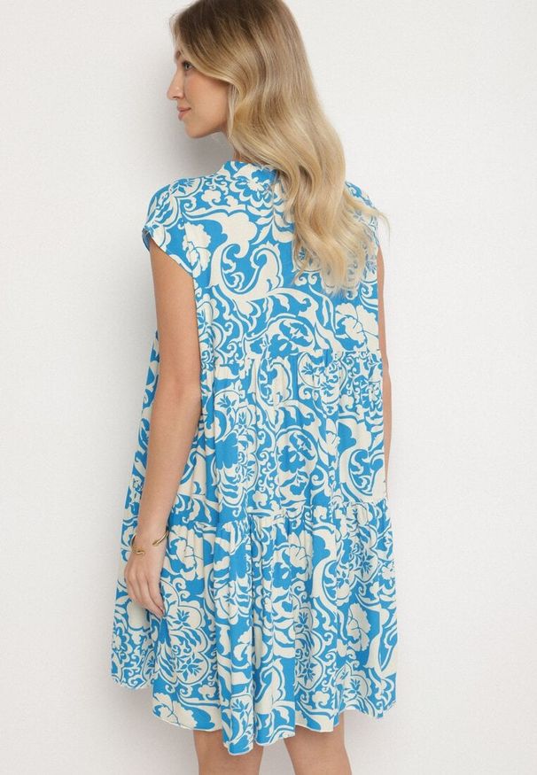 Born2be - Niebieska Bawełniana Sukienka o Kroju Oversize w Ornamentny Wzór Izelona. Okazja: na co dzień. Kolor: niebieski. Materiał: bawełna. Typ sukienki: oversize. Styl: klasyczny, casual