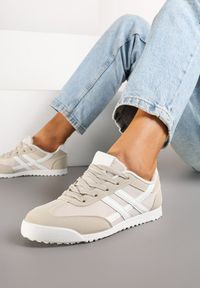 Renee - Beżowe Sneakersy na Płaskiej Podeszwie z Geometrycznym Wzorem Rivmi. Okazja: do pracy, na co dzień. Zapięcie: sznurówki. Kolor: beżowy. Materiał: jeans. Wzór: geometria. Obcas: na płaskiej podeszwie #1