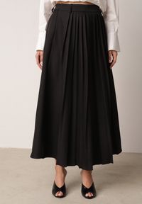 Born2be - Czarna Wiskozowa Spódnica o Rozkloszowanym Kroju z Paskiem z Klamrą Lawedisa. Okazja: na co dzień, na spotkanie biznesowe, do pracy. Kolor: czarny. Materiał: wiskoza. Styl: casual, biznesowy, elegancki, klasyczny #6