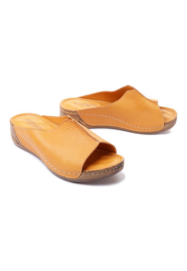 Artiker Relaks - ARTIKER RELAKS 46C0531 yellow, klapki damskie. Materiał: skóra. Obcas: na koturnie