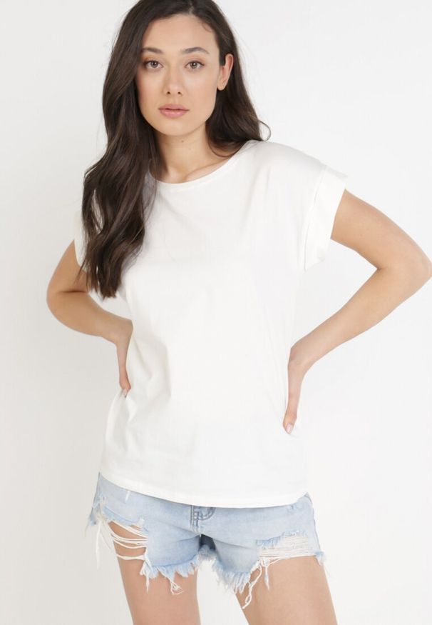 Born2be - Biały T-shirt Kisenia. Kolor: biały. Materiał: tkanina, materiał, bawełna. Długość: krótkie